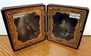 ANTIQUE Twin daguerreotypes in a double gutta percha frame